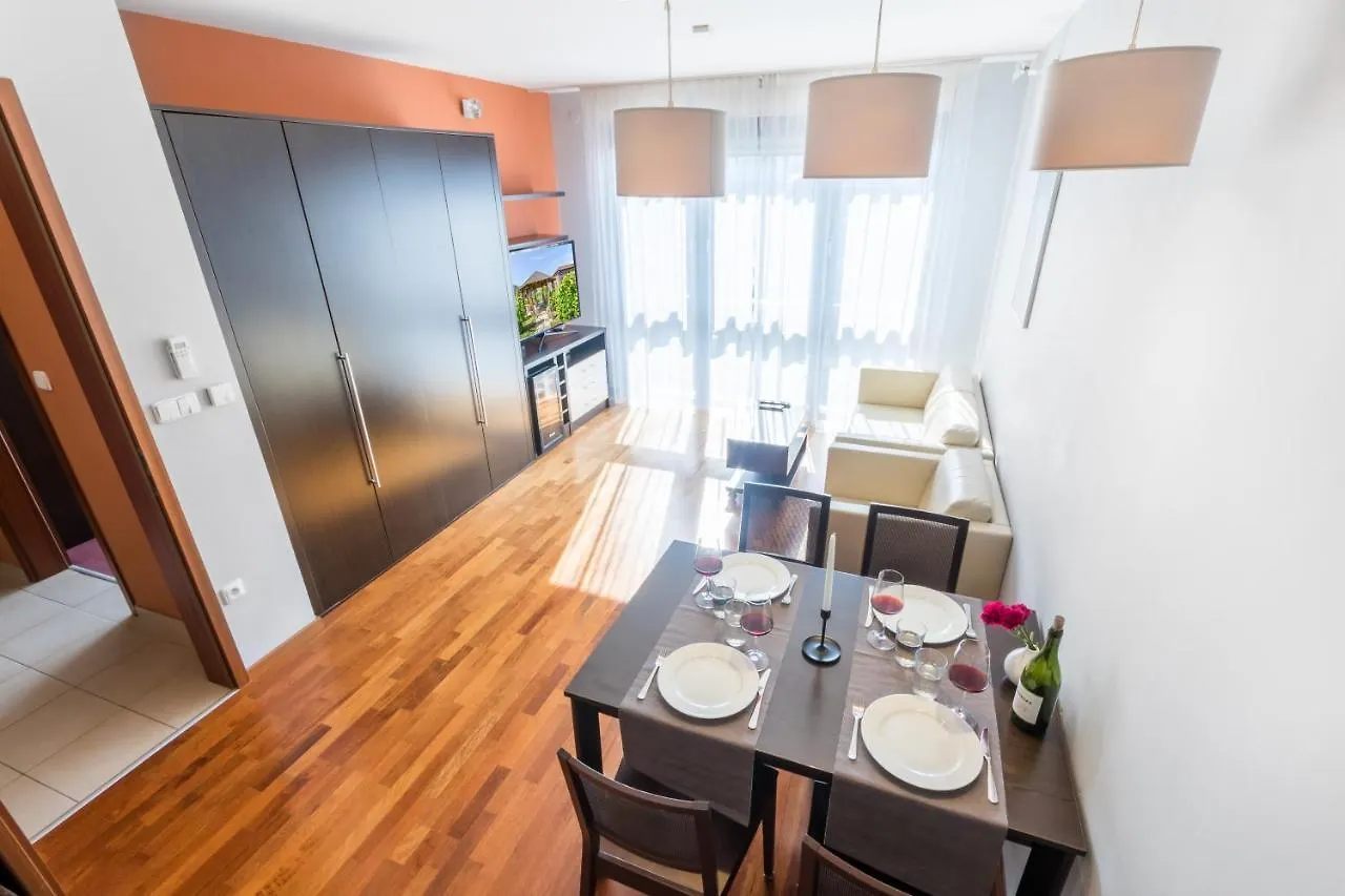 **** מלון דירות פראג Albertov Rental Apartments צ'כיה
